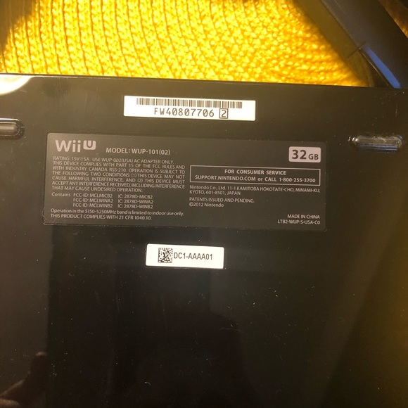 Nintendo Wii U WUP-101(02) Deluxe 32 GB - Picture 5 of 7